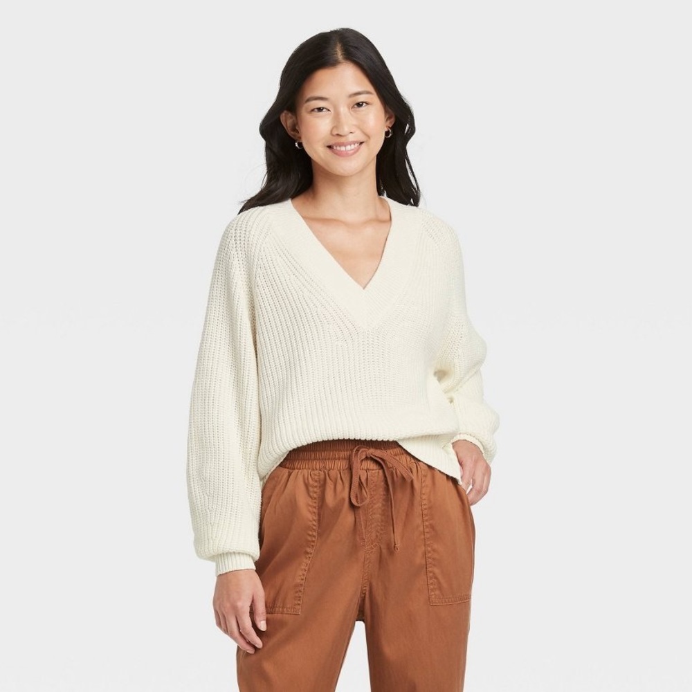 Women’s V-neck Pullover Sweater